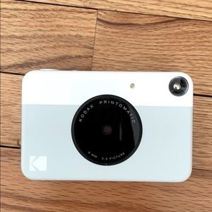 KODAK Printomatic Digital Instant Print Camera